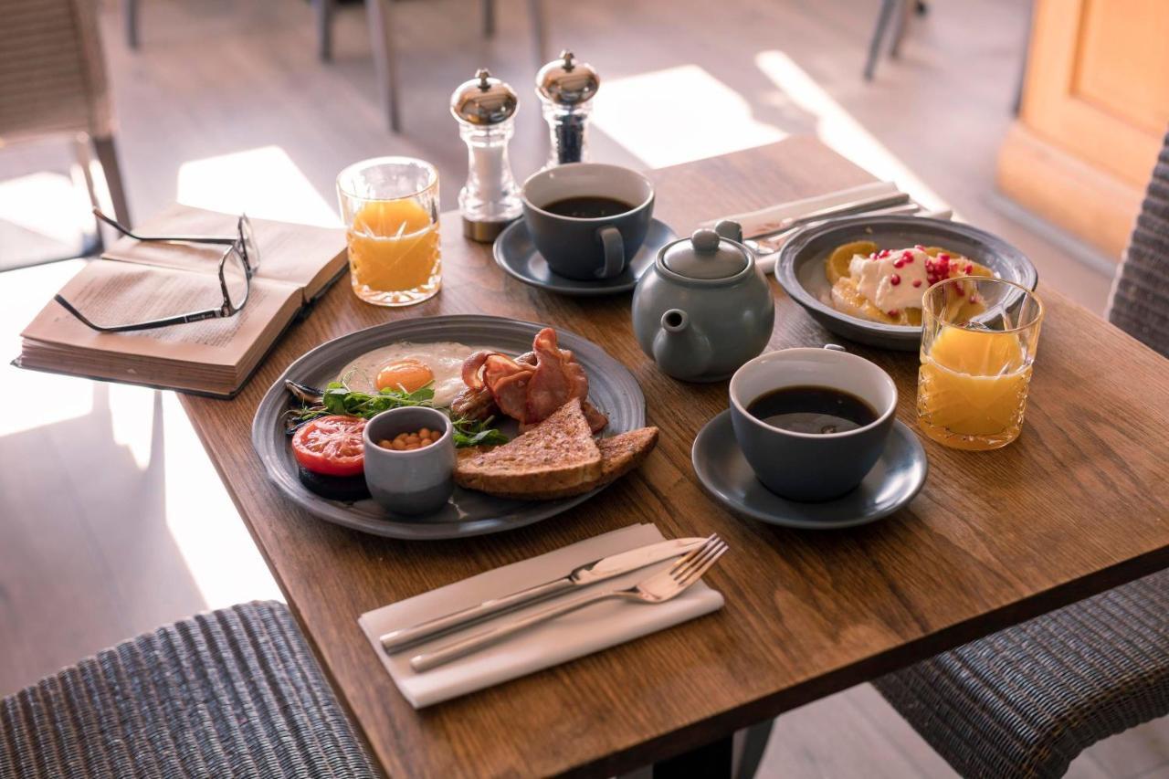 Gazelle Hotel เมไนบริดจ์ ภายนอก รูปภาพ