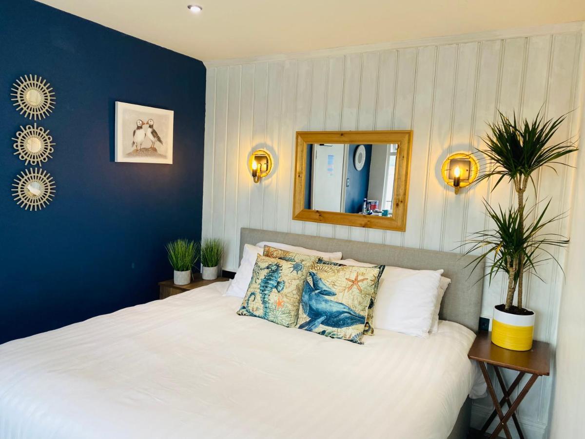 Gazelle Hotel เมไนบริดจ์ ภายนอก รูปภาพ